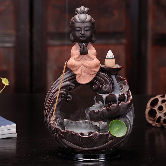 Brûle-encens à refoulement en céramique avec 10 cônes d'encens, forme de  lotus (Lotus) : : Cuisine et Maison